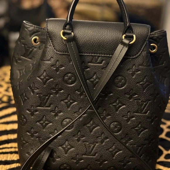 Authentic Louis Vuitton black montouris backpack GREAT CONDITION - Picture 4 of 16
